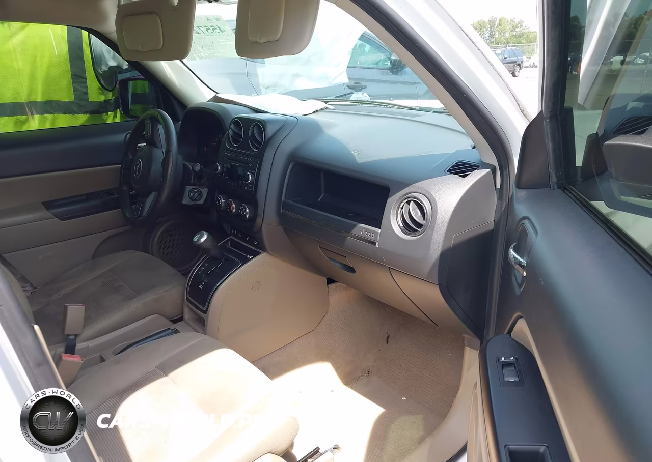 2012 Jeep Patriot Latitude VIN:1C4NJPFB0CD656961 - 5