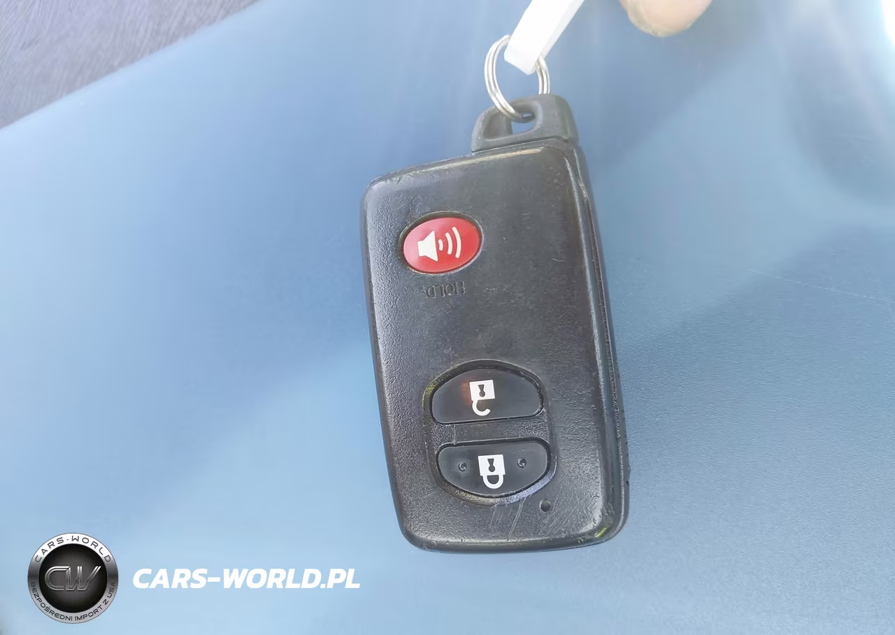 2015 Toyota Prius Two VIN:JTDKN3DU2F1881599 - 11
