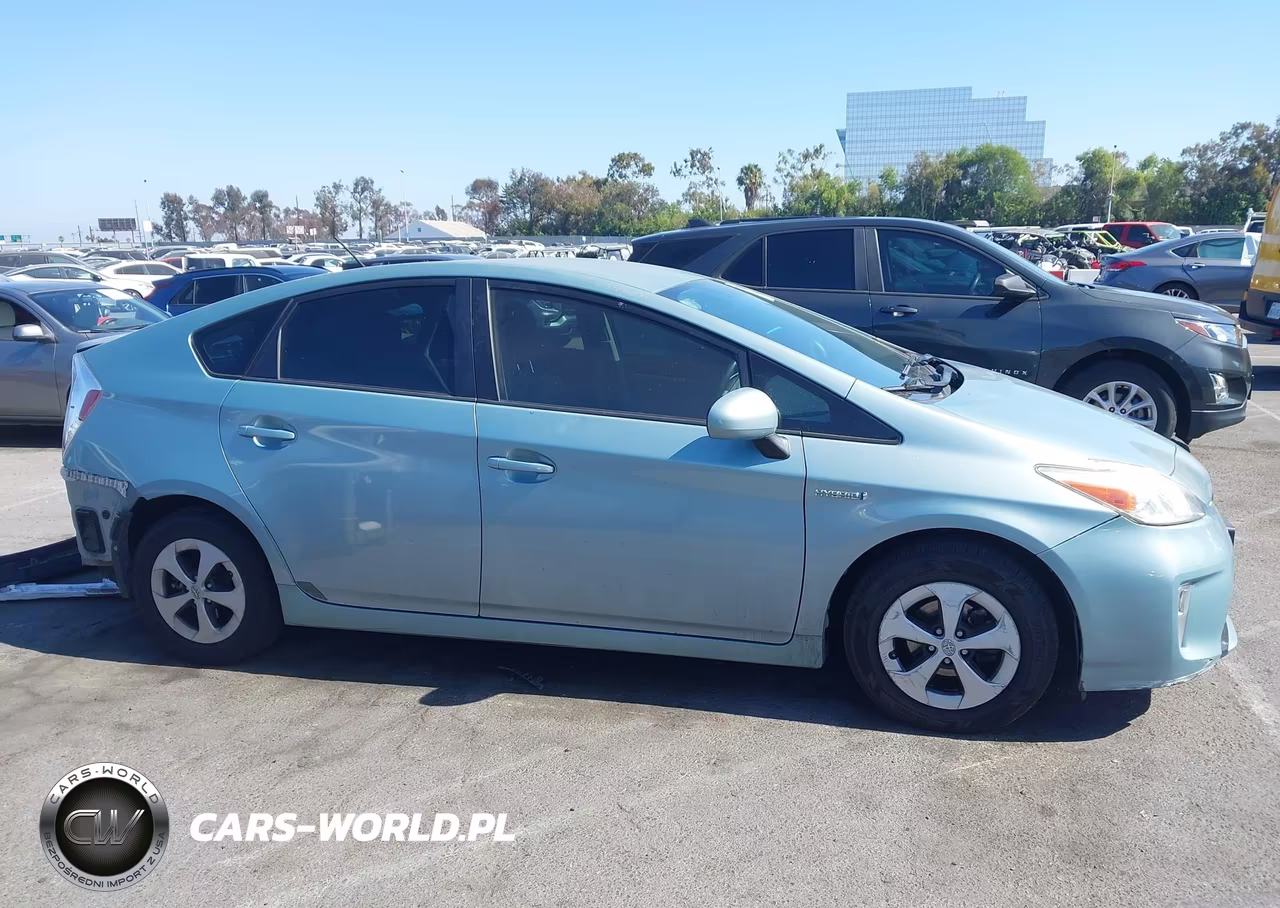 2015 Toyota Prius Two VIN:JTDKN3DU2F1881599 - 14