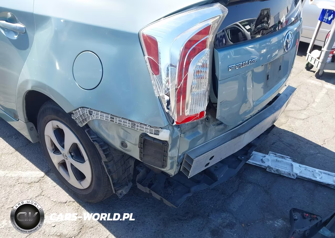 2015 Toyota Prius Two VIN:JTDKN3DU2F1881599 - 18