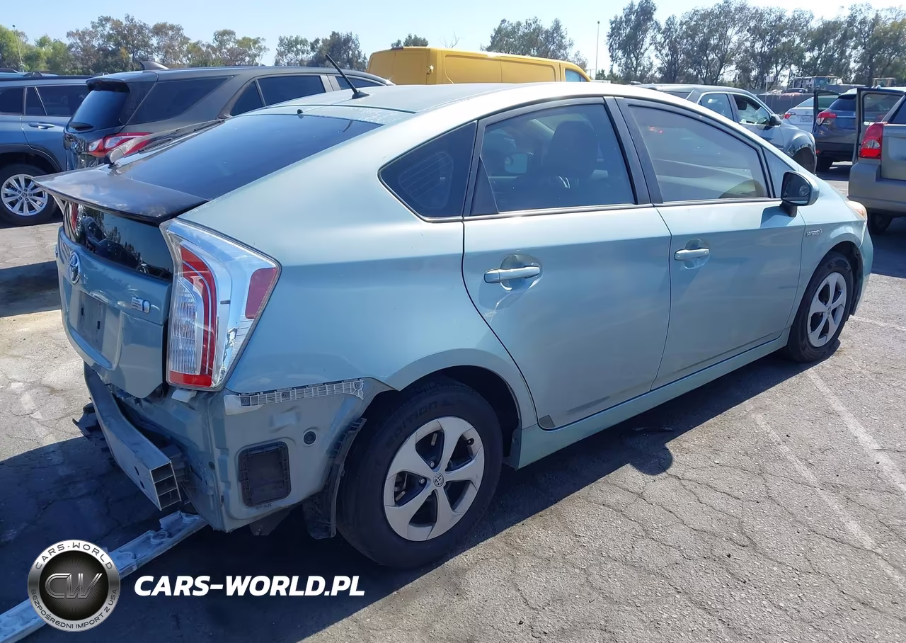 2015 Toyota Prius Two VIN:JTDKN3DU2F1881599 - 4
