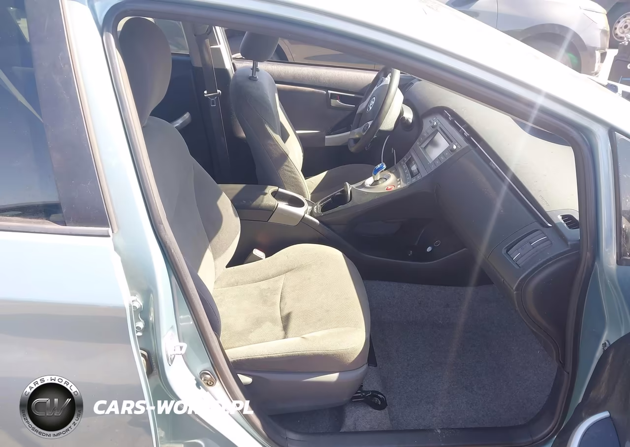 2015 Toyota Prius Two VIN:JTDKN3DU2F1881599 - 5
