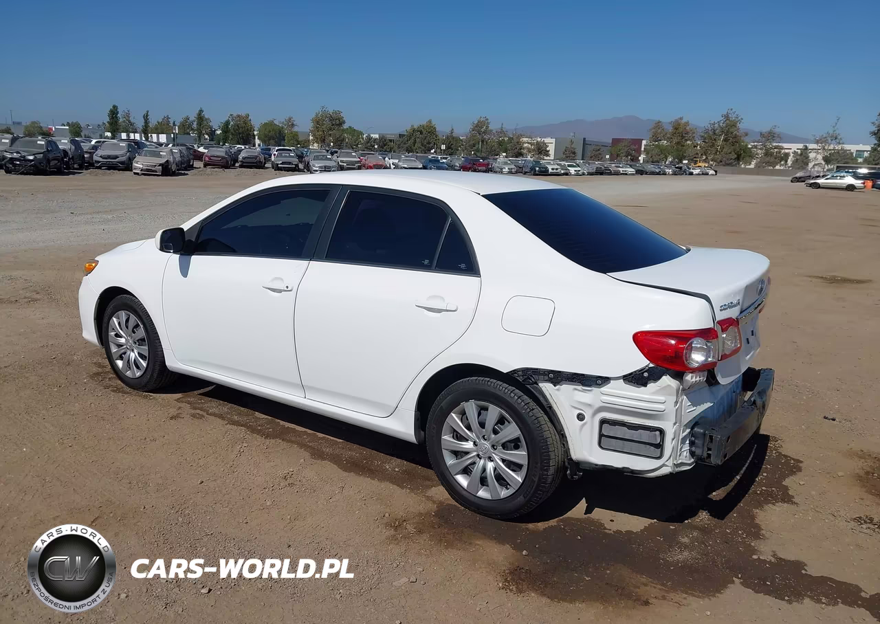 2013 Toyota Corolla Le VIN:5YFBU4EE3DP140225 - 3