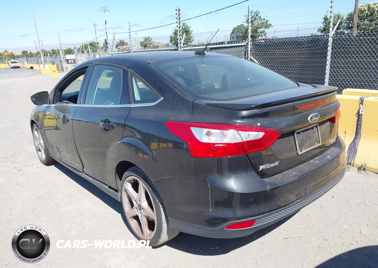 2013 Ford Focus Titanium VIN:1FADP3J2XDL117044 - 3