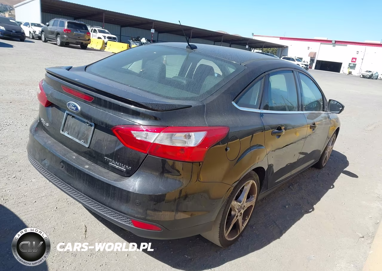 2013 Ford Focus Titanium VIN:1FADP3J2XDL117044 - 4