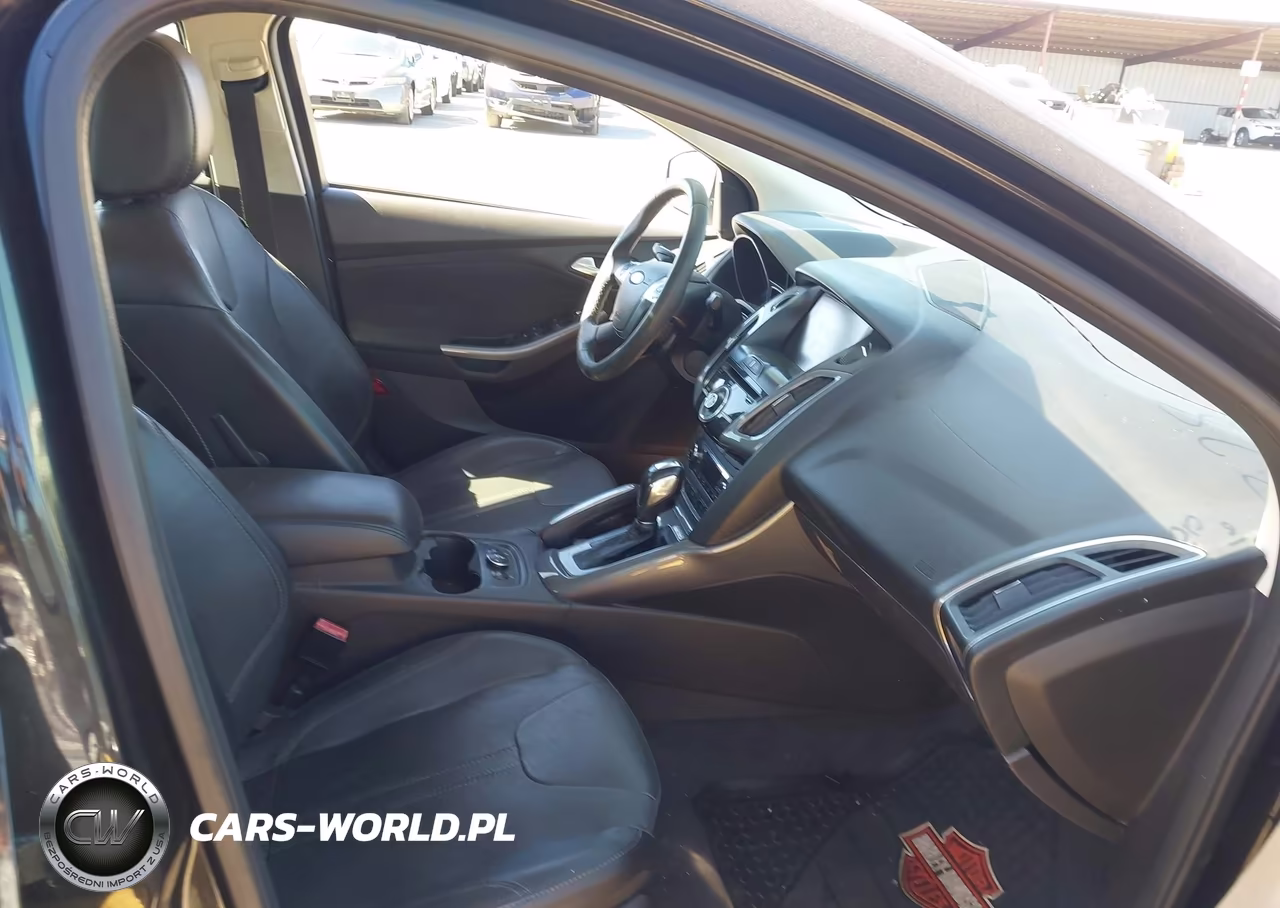 2013 Ford Focus Titanium VIN:1FADP3J2XDL117044 - 5