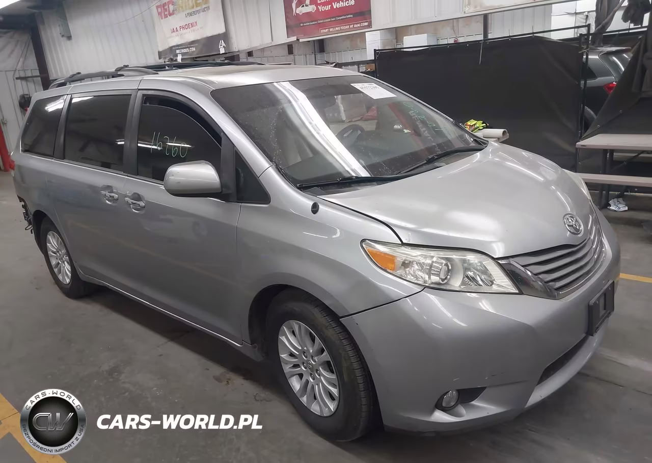 2013 Toyota Sienna Xle V6 8 Passenger – zdjęcie 1 z 16