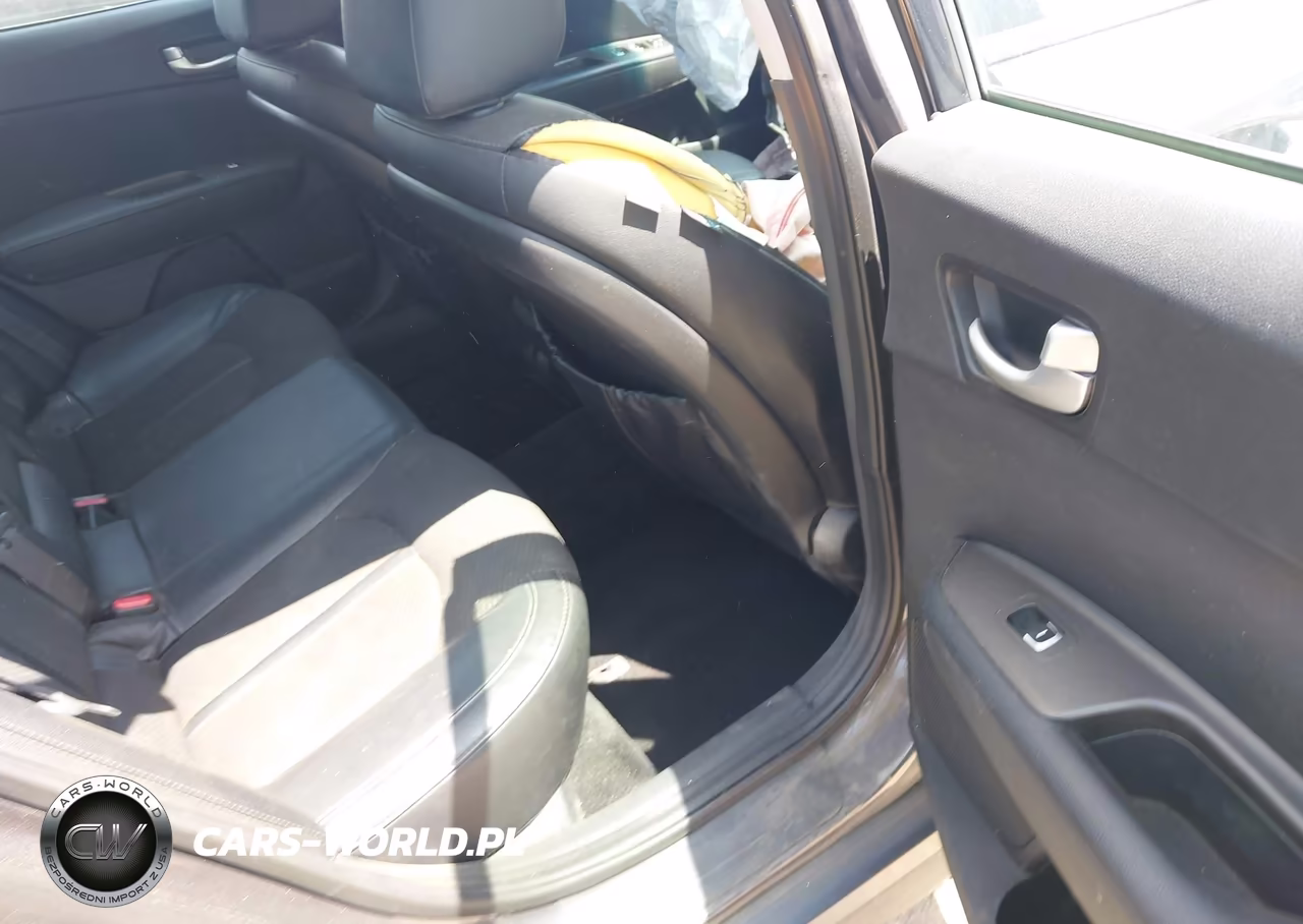 2018 Kia Optima S VIN:5XXGT4L36JG257280 - 8