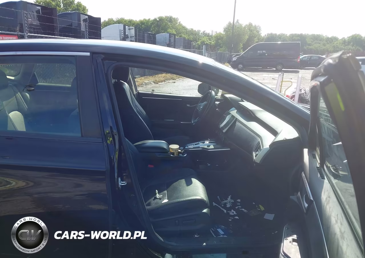 2018 Honda Clarity Plug-In Hybrid Touring VIN:JHMZC5F39JC001773 - 5