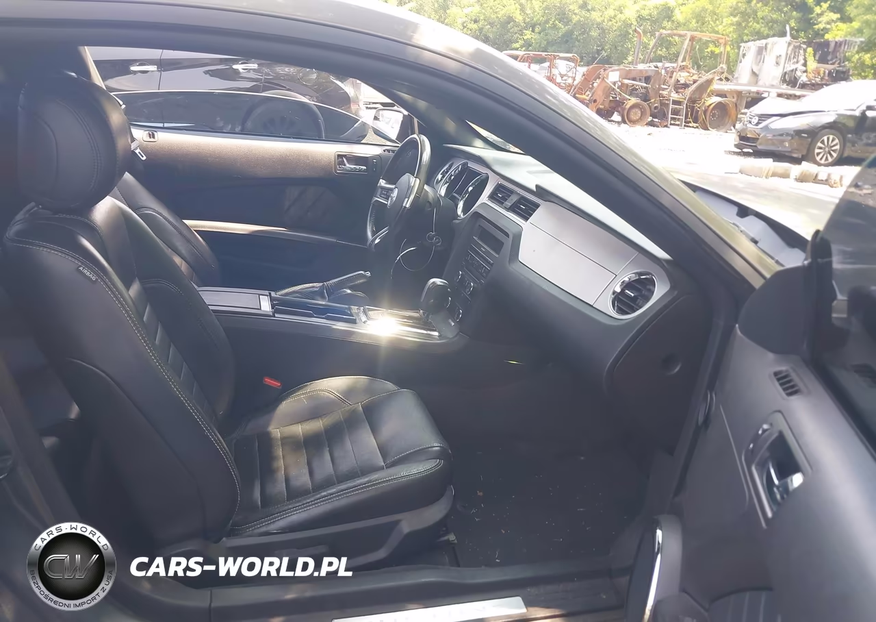 2013 Ford Mustang V6 Premium VIN:1ZVBP8AM2D5243786 - 5