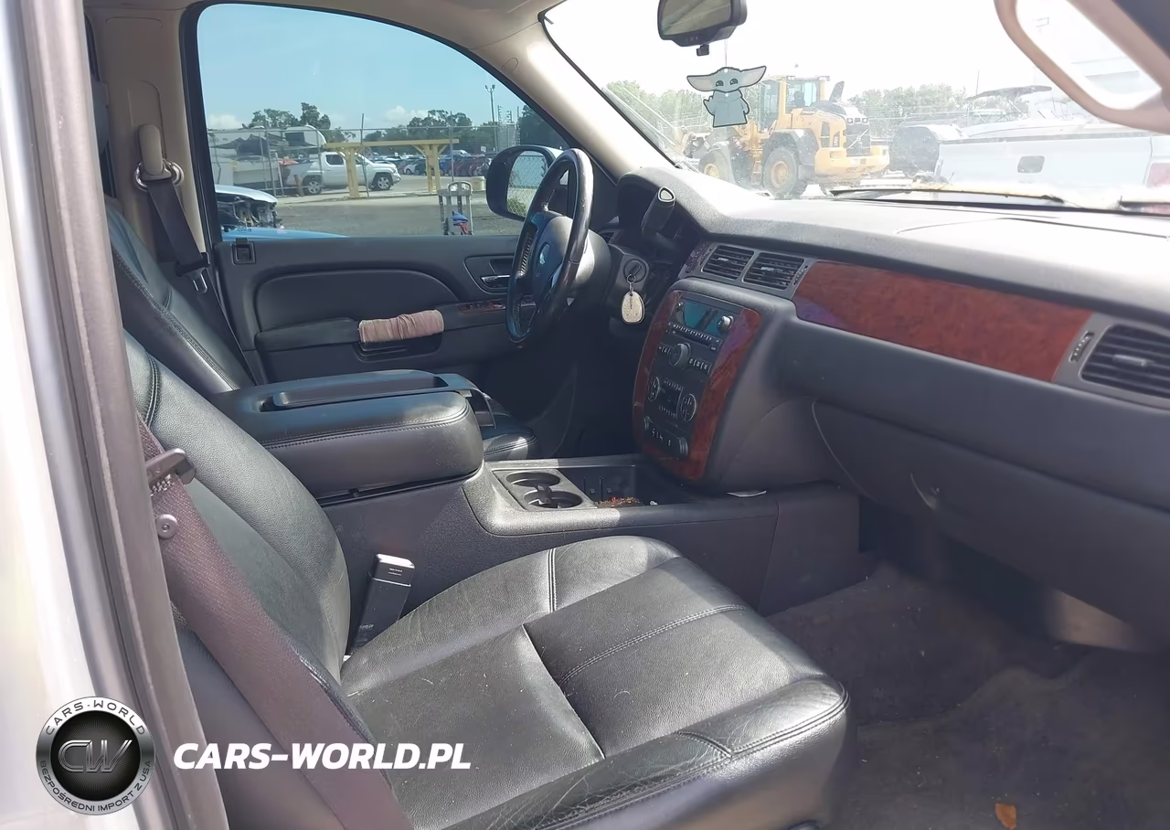 2012 Chevrolet Suburban Lt VIN:1GNSCJE02CR240382 - 5