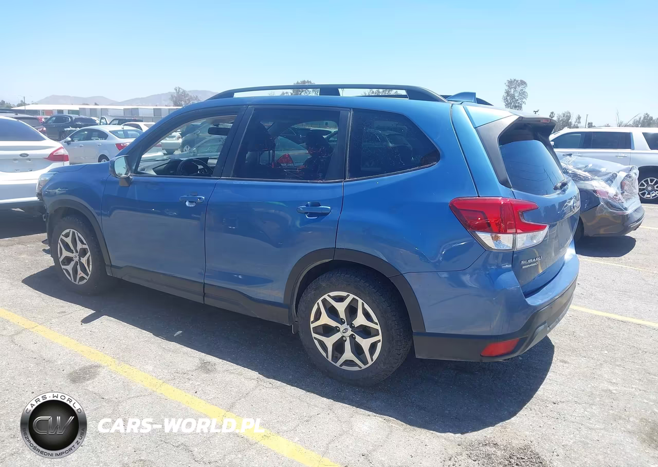 2020 Subaru Forester Premium VIN:JF2SKAJC4LH608550 - 3
