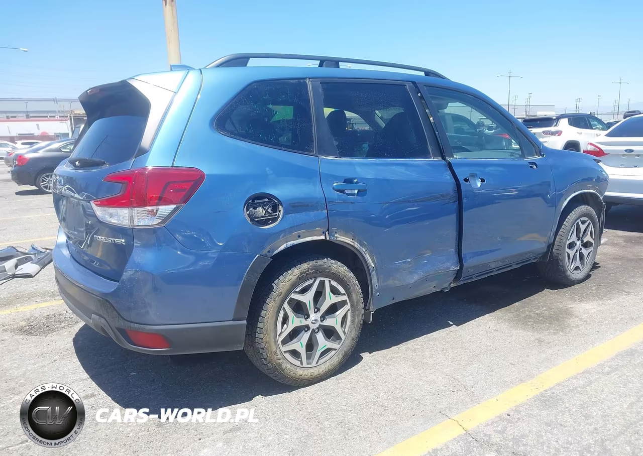 2020 Subaru Forester Premium VIN:JF2SKAJC4LH608550 - 4