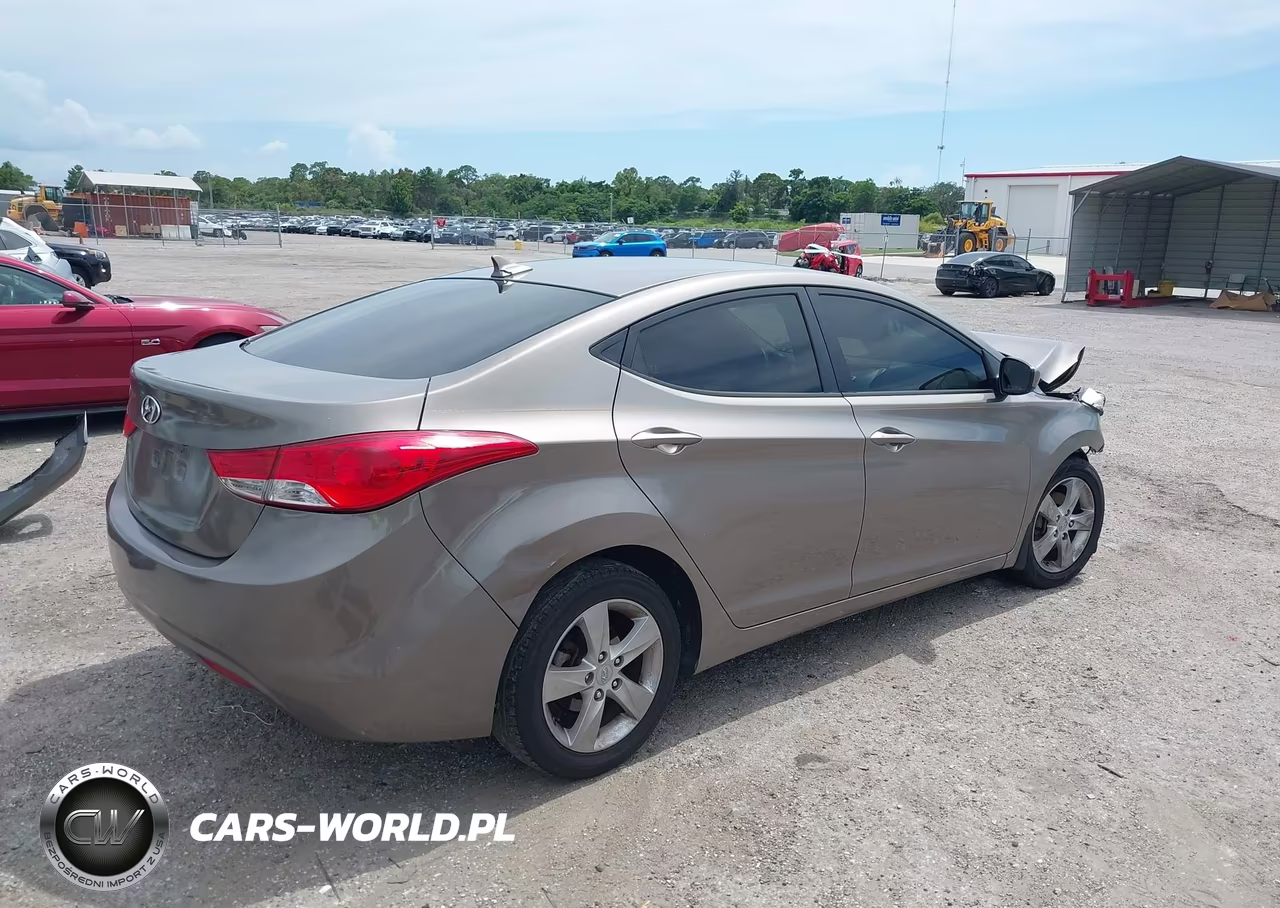 2012 Hyundai Elantra Gls VIN:5NPDH4AE1CH136088 - 4