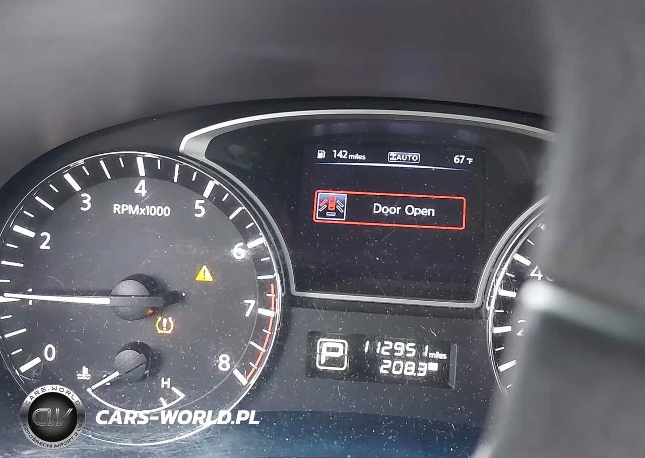 2014 Nissan Pathfinder S VIN:5N1AR2MM1EC714952 - 7