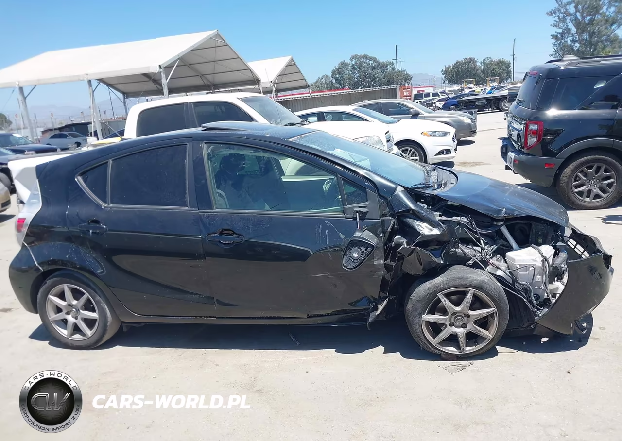 2012 Toyota Prius C Three VIN:JTDKDTB33C1016844 - 12
