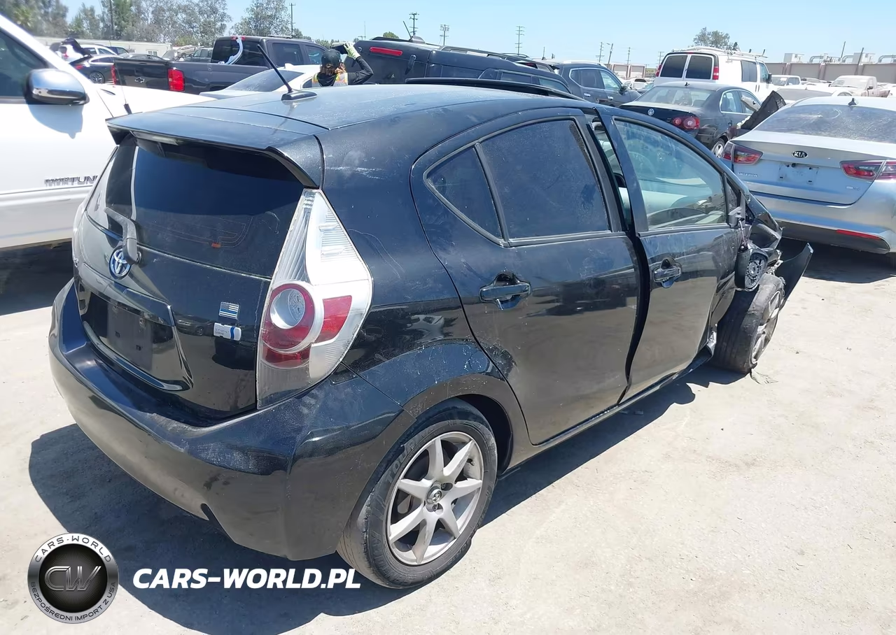 2012 Toyota Prius C Three VIN:JTDKDTB33C1016844 - 4