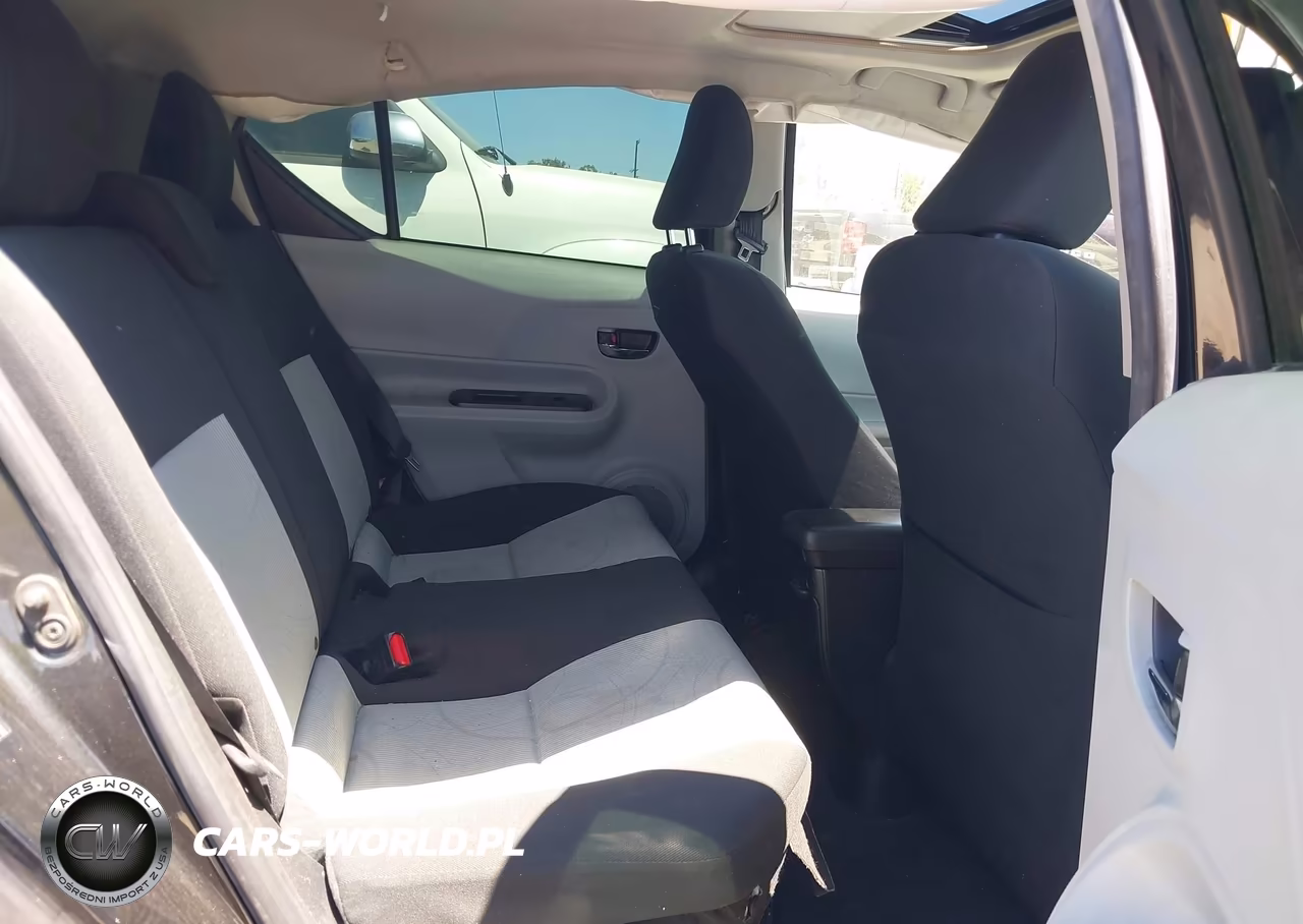 2012 Toyota Prius C Three VIN:JTDKDTB33C1016844 - 8