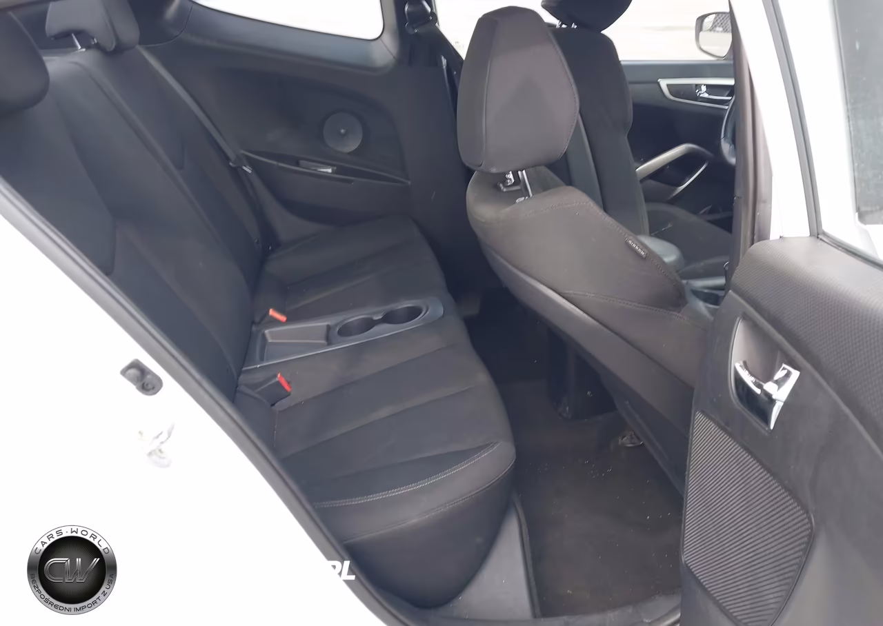 2017 Hyundai Veloster VIN:KMHTC6AD6HU312753 - 8