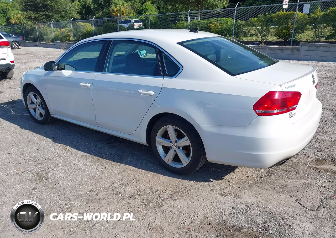 2014 Volkswagen Passat 1.8T Se VIN:1VWBT7A3XEC121204 - 3