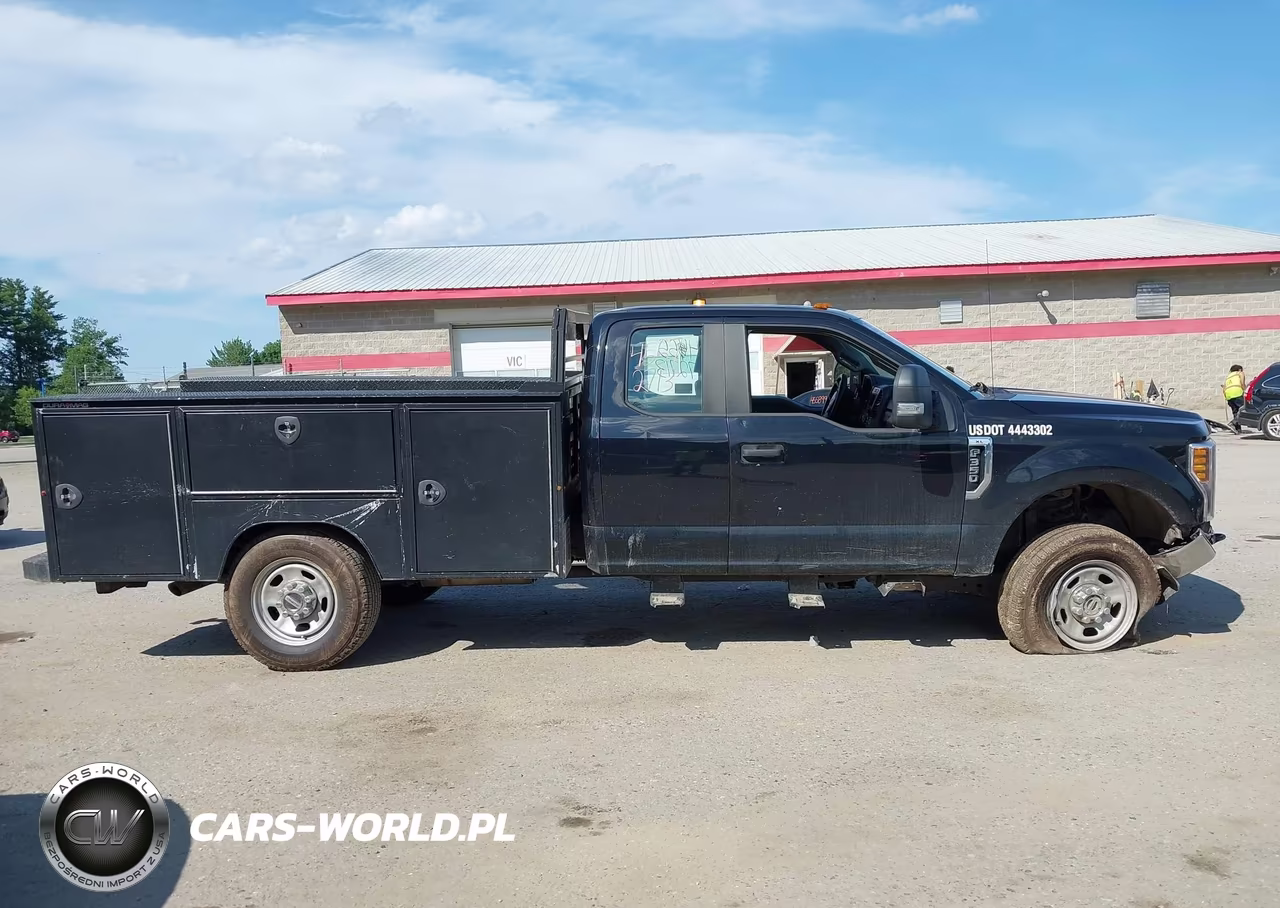 2019 Ford F-350 Chassis Lariat-Xl-Xlt VIN:1FD8X3F66KEG57396 - 13