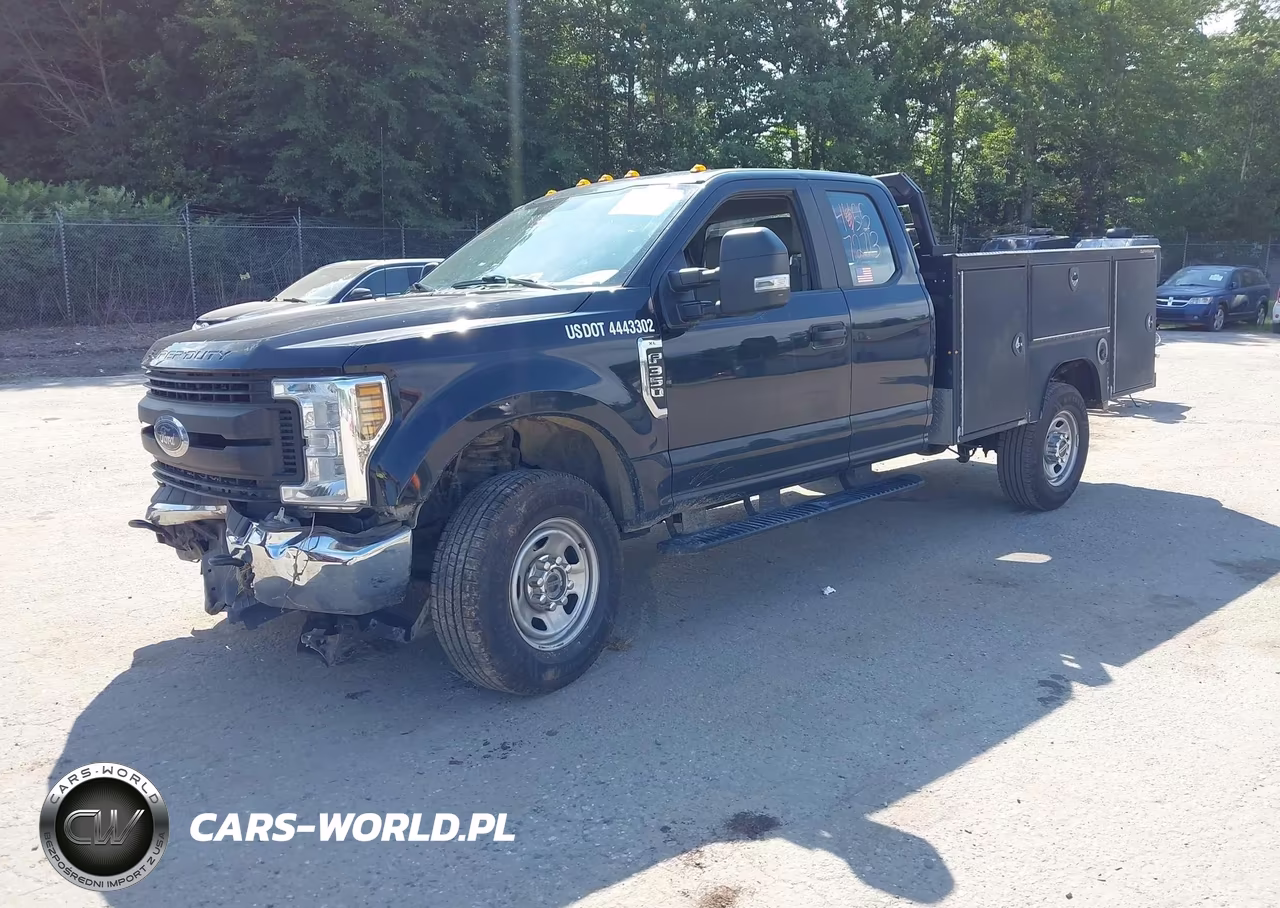 2019 Ford F-350 Chassis Lariat-Xl-Xlt VIN:1FD8X3F66KEG57396 - 2