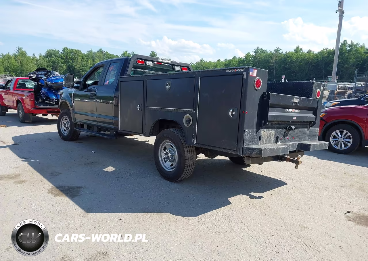 2019 Ford F-350 Chassis Lariat-Xl-Xlt VIN:1FD8X3F66KEG57396 - 3