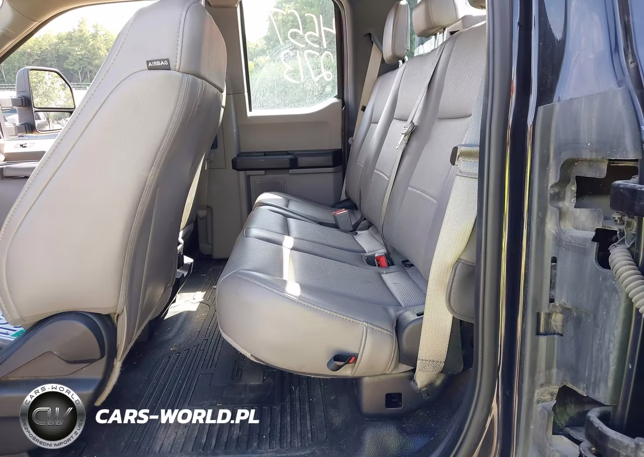 2019 Ford F-350 Chassis Lariat-Xl-Xlt VIN:1FD8X3F66KEG57396 - 7