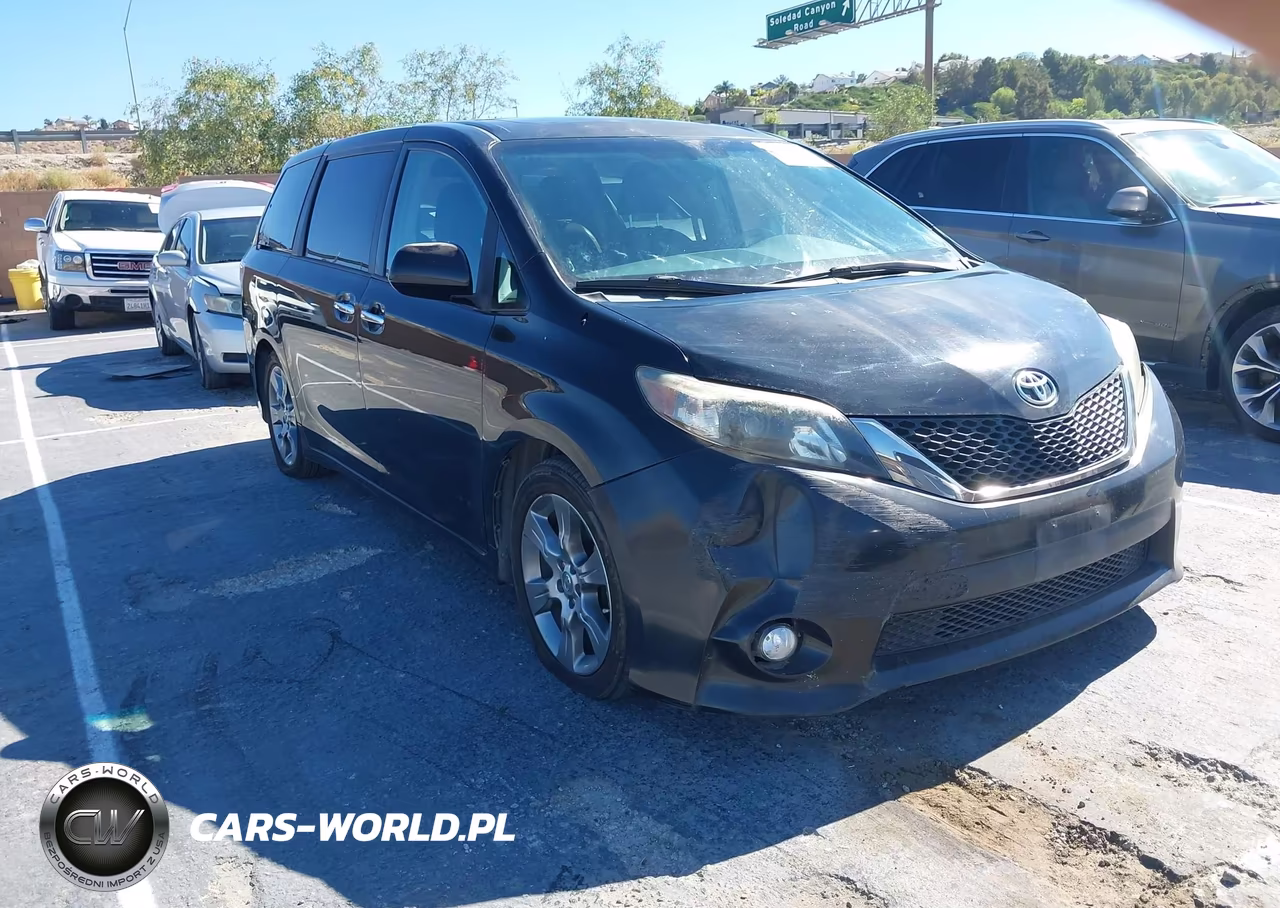 2014 Toyota Sienna Se 8 Passenger