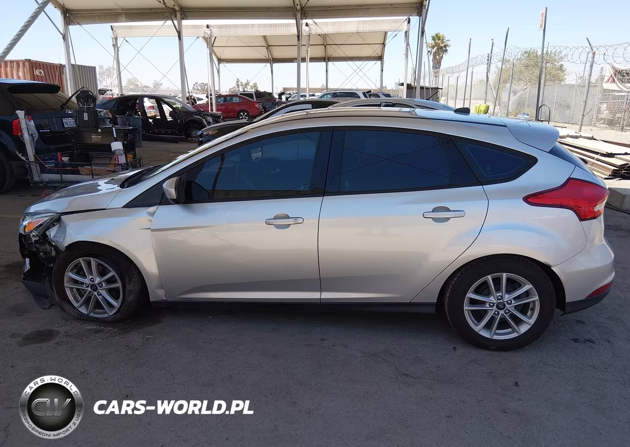 2018 Ford Focus Se VIN:1FADP3K24JL251154 - 14