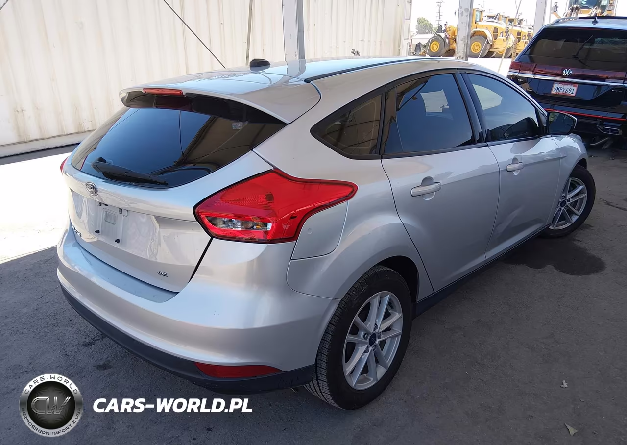 2018 Ford Focus Se VIN:1FADP3K24JL251154 - 4
