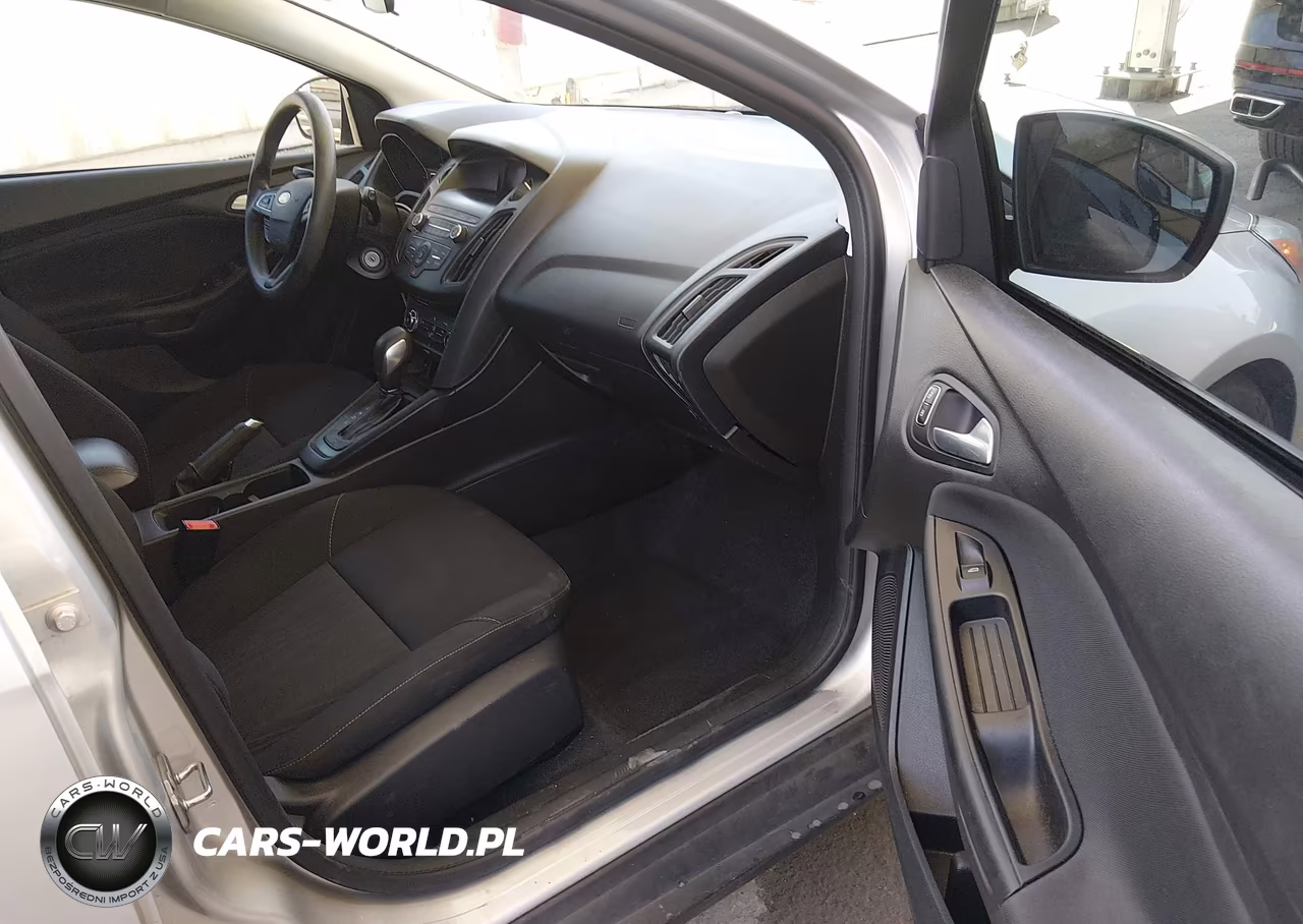 2018 Ford Focus Se VIN:1FADP3K24JL251154 - 5
