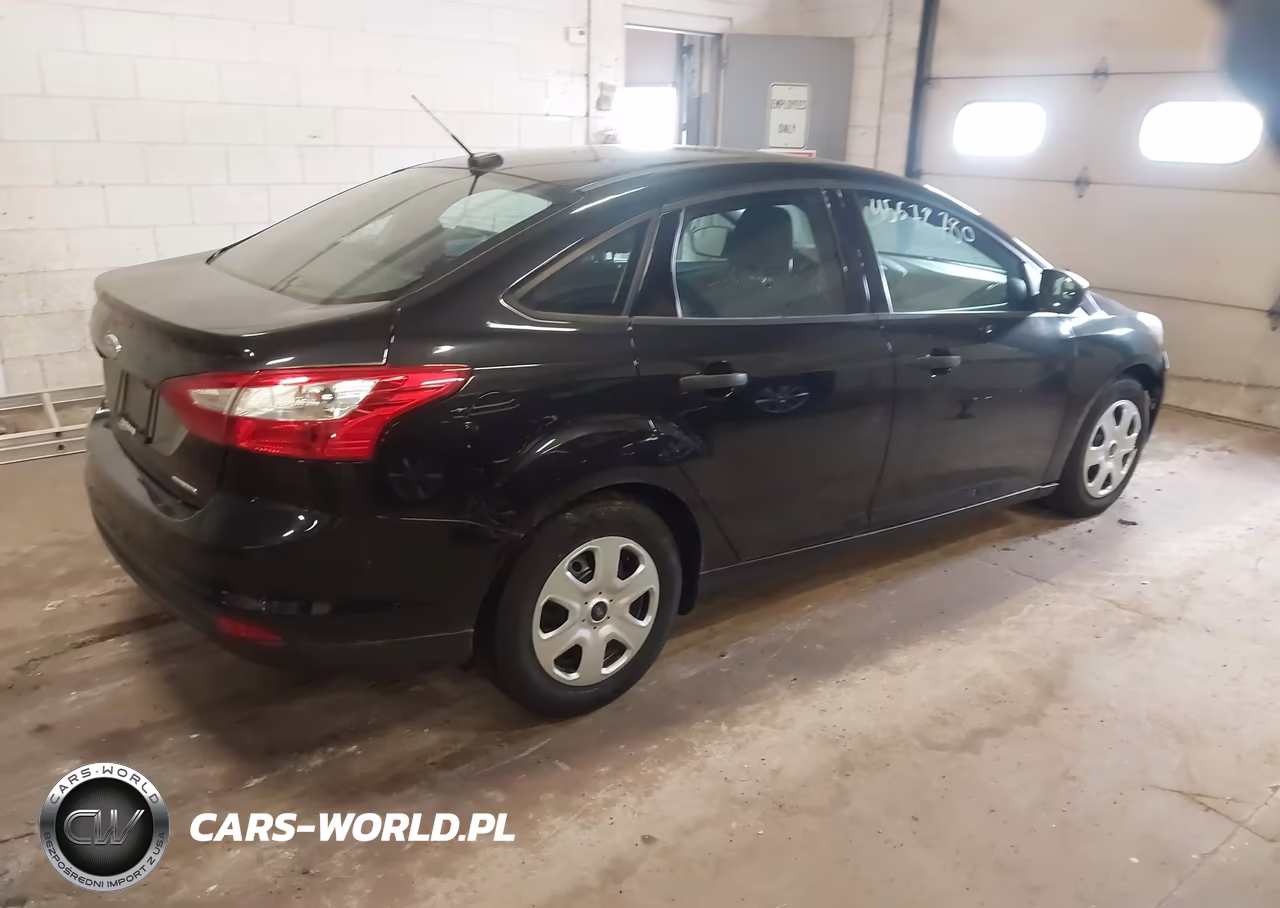 2013 Ford Focus S VIN:1FADP3E21DL334816 - 4