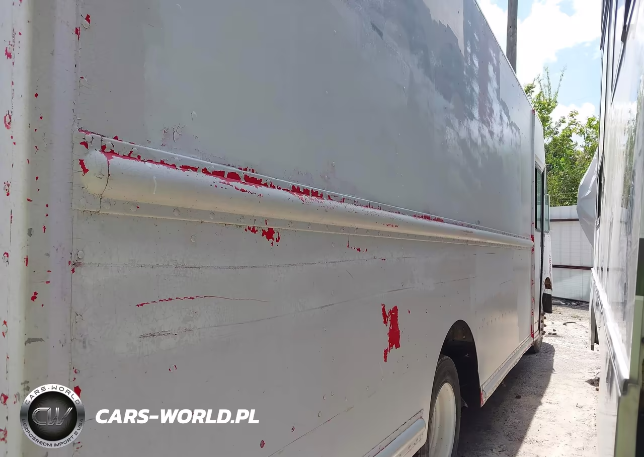 2005 Freightliner Chassis M Line Walk-In Van VIN:4UZAAPBW65CU60308 - 12