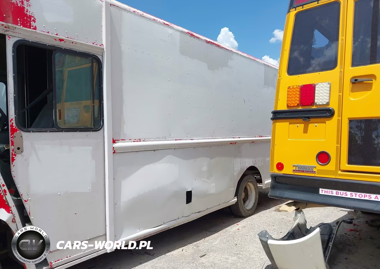 2005 Freightliner Chassis M Line Walk-In Van VIN:4UZAAPBW65CU60308 - 13