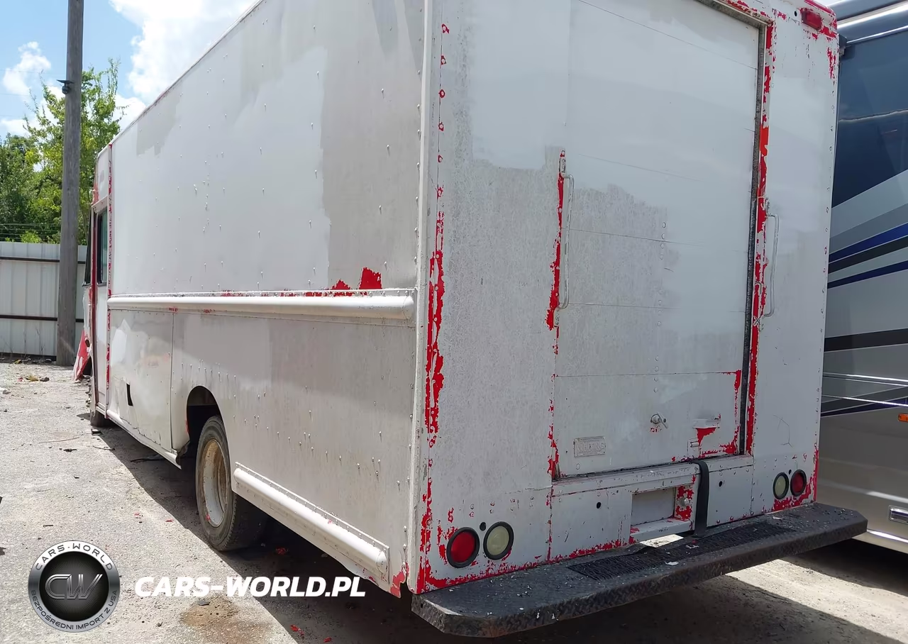 2005 Freightliner Chassis M Line Walk-In Van VIN:4UZAAPBW65CU60308 - 3