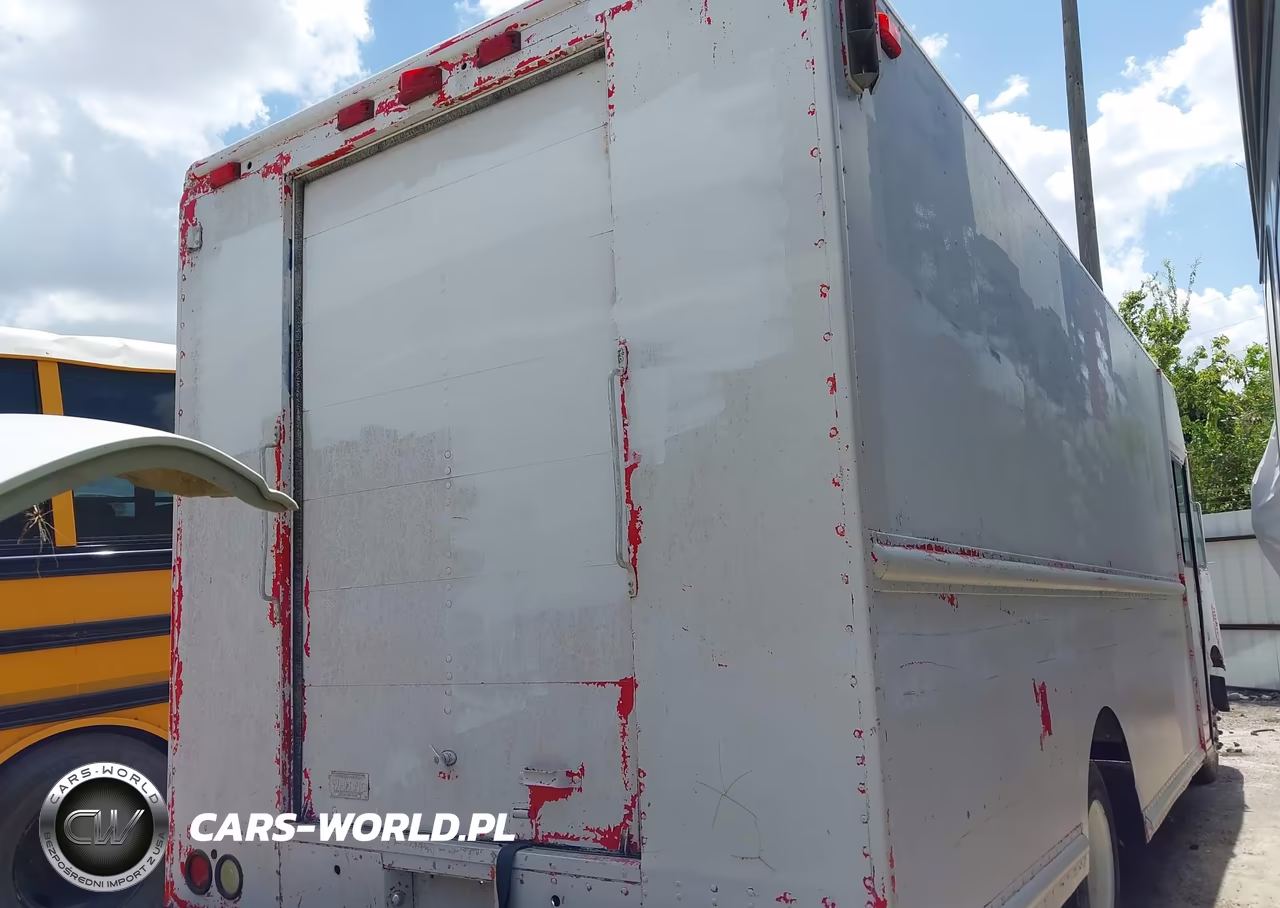 2005 Freightliner Chassis M Line Walk-In Van VIN:4UZAAPBW65CU60308 - 4