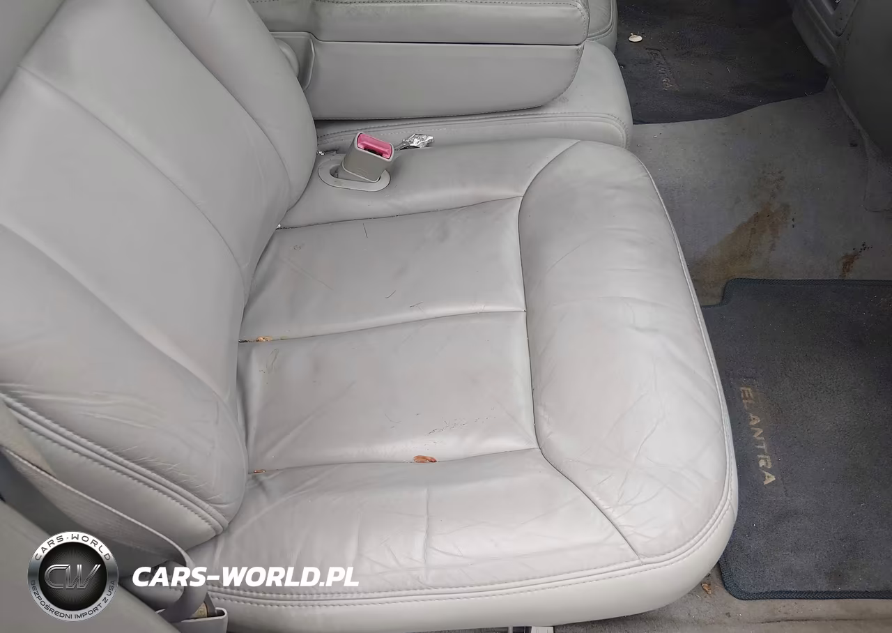 1999 Lincoln Town Car Cartier VIN:1LNHM83W6XY662355 - 5