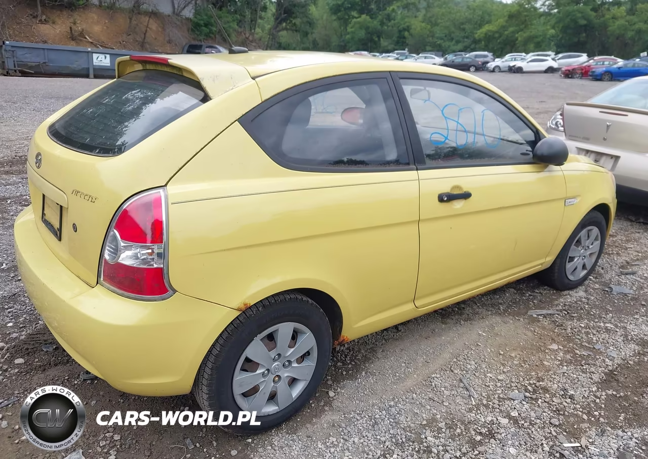 2008 Hyundai Accent Gs VIN:KMHCM36CX8U078452 - 4