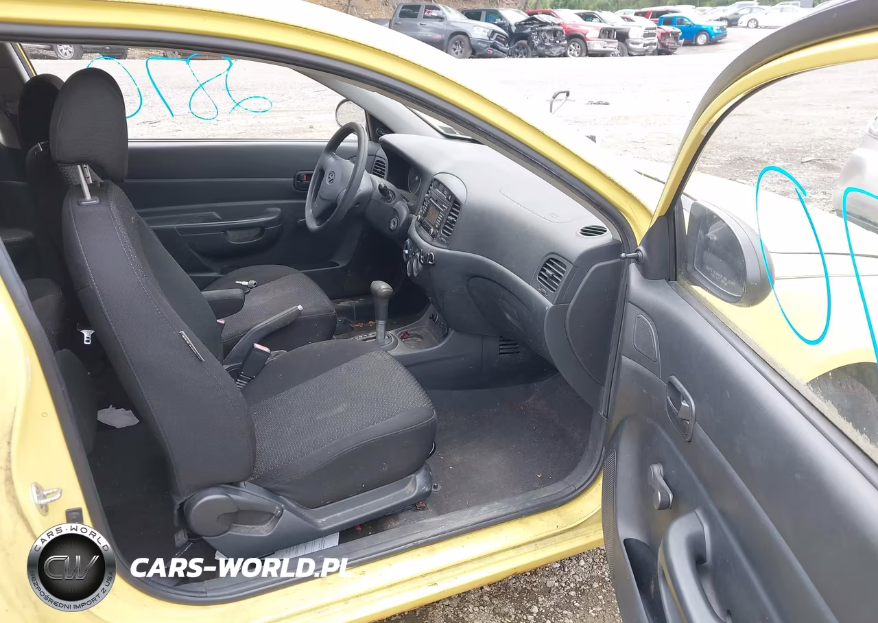 2008 Hyundai Accent Gs VIN:KMHCM36CX8U078452 - 5