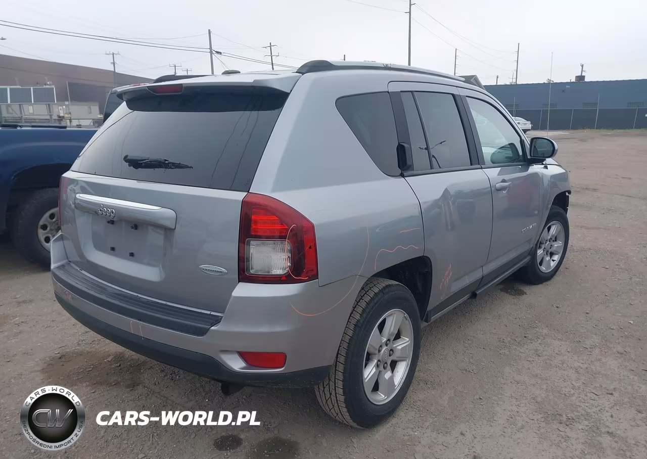 2017 Jeep Compass Latitude VIN:1C4NJCEA4HD206674 - 4