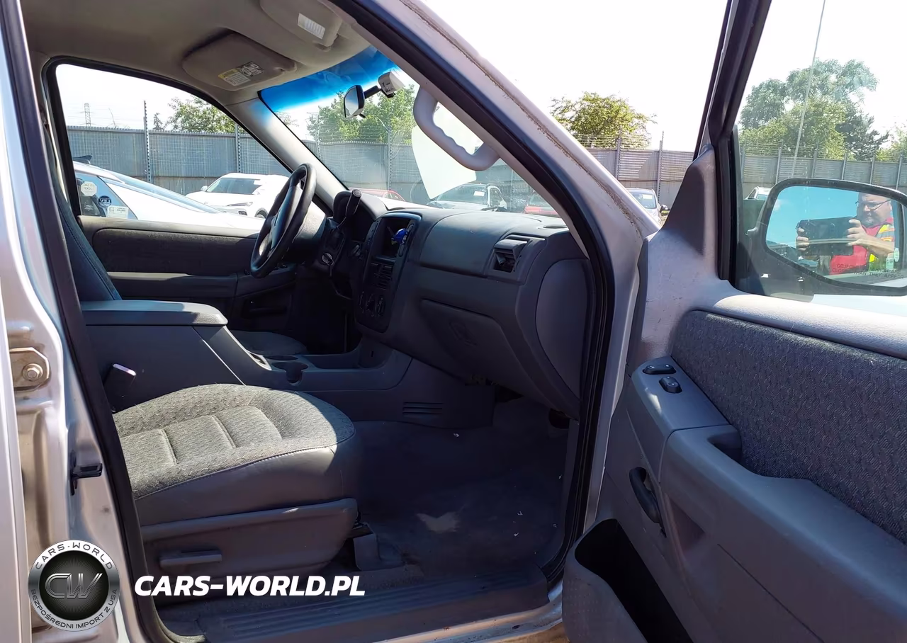 2002 Ford Explorer Xls VIN:1FMZU72E82UA68924 - 5