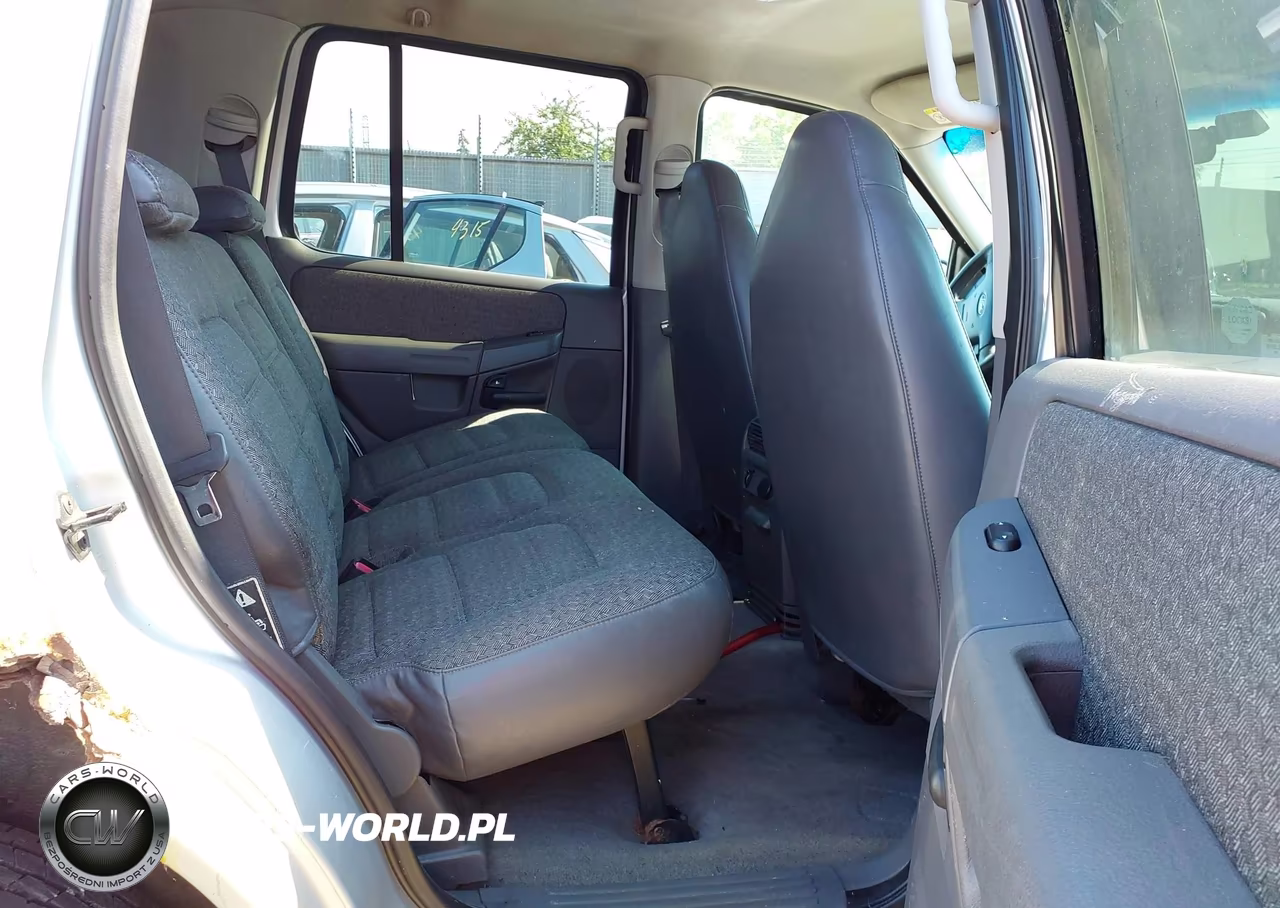 2002 Ford Explorer Xls VIN:1FMZU72E82UA68924 - 8