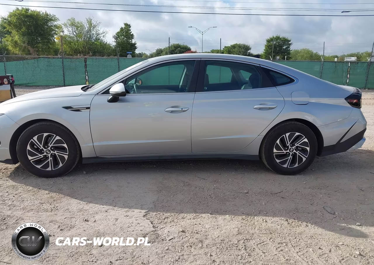 2026 Hyundai Sonata Hybrid Blue VIN:KMHL24JJ0TA145197 - 14