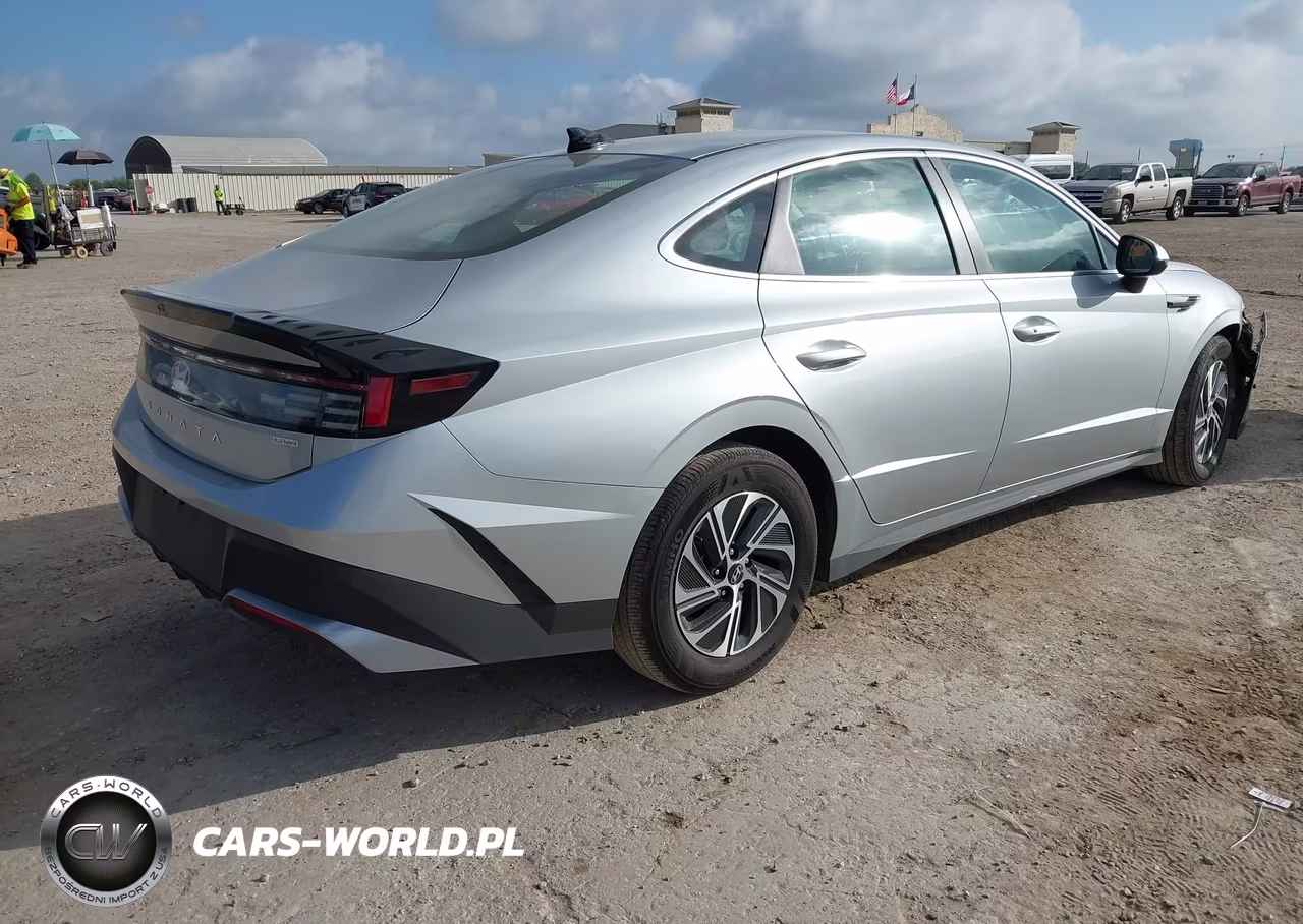 2026 Hyundai Sonata Hybrid Blue VIN:KMHL24JJ0TA145197 - 4