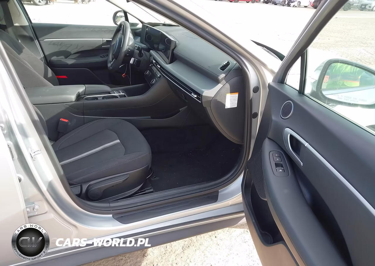 2026 Hyundai Sonata Hybrid Blue VIN:KMHL24JJ0TA145197 - 5