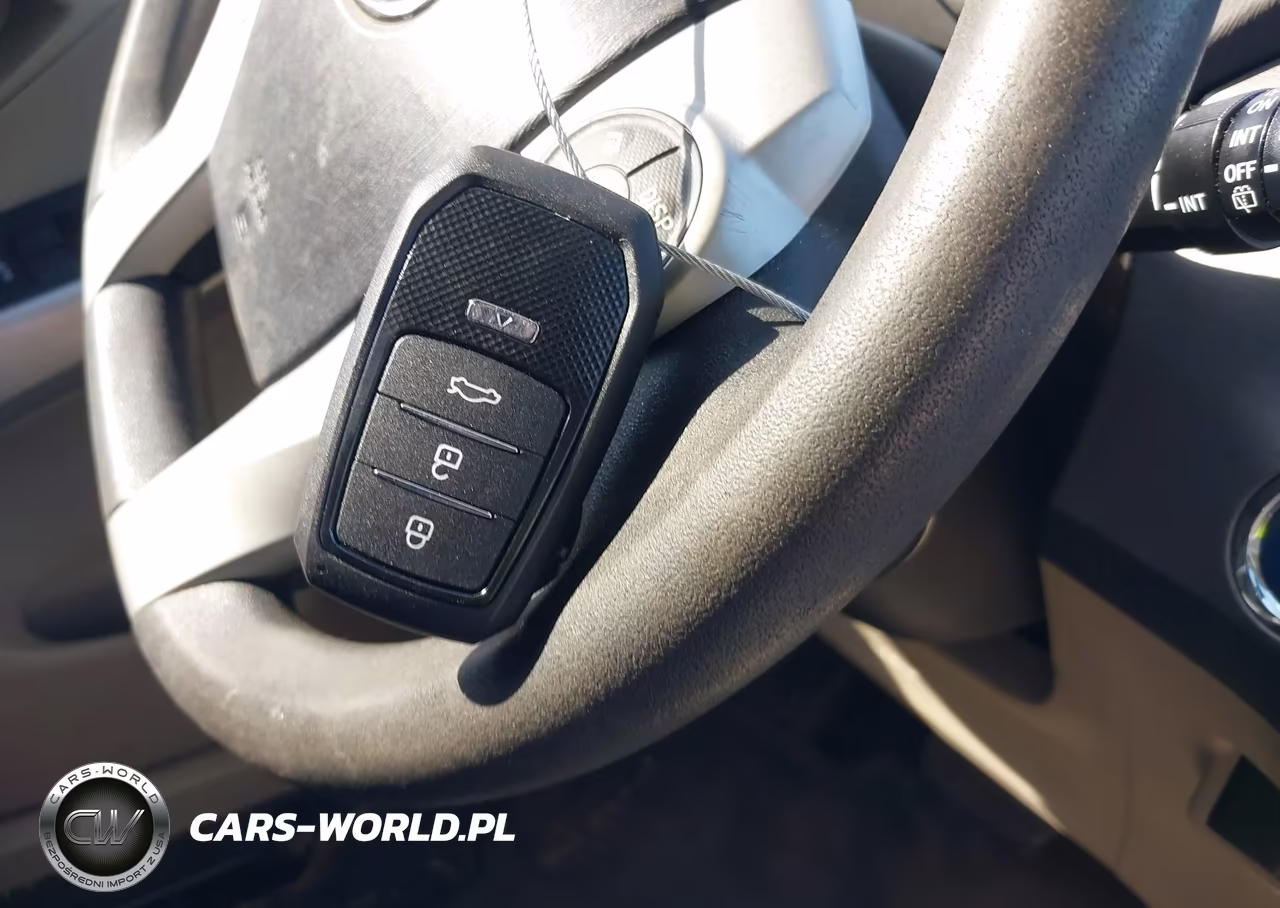 2015 Toyota Prius Two VIN:JTDKN3DU6F1958426 - 11