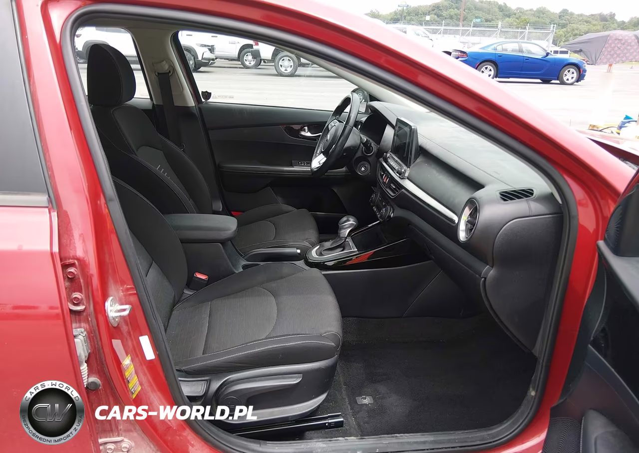 2019 Kia Forte S VIN:3KPF34AD5KE013136 - 5