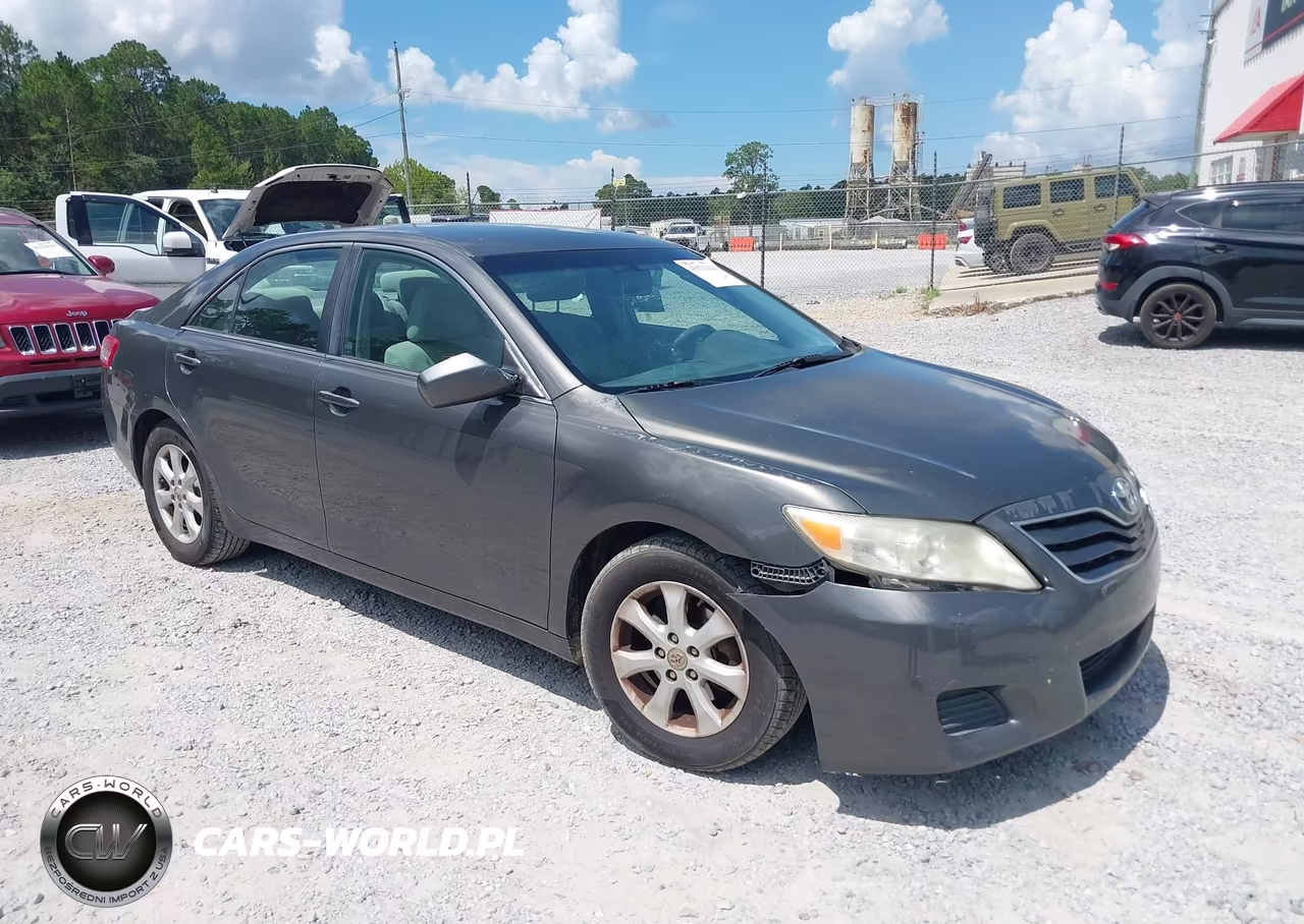 2011 Toyota Camry Le – zdjęcie 1 z 16