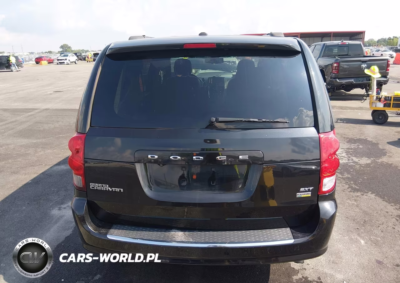 2018 Dodge Grand Caravan Sxt VIN:2C4RDGCG1JR301350 - 17
